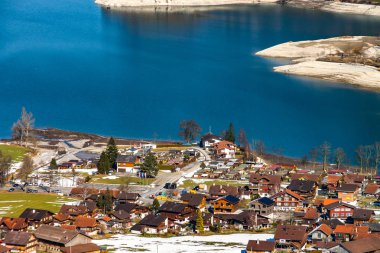 Dağlar göl Lungernersee, Lungern, havadan görünümü