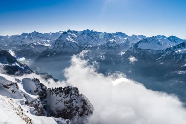 Panoramik hava görünümünden Luzern Gölü için yüksek tepe