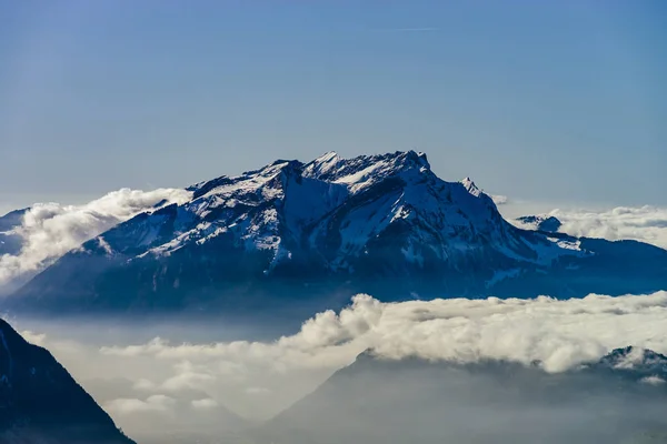 Vista aérea panorámica al lago Luzern desde el pico alto — Foto de Stock