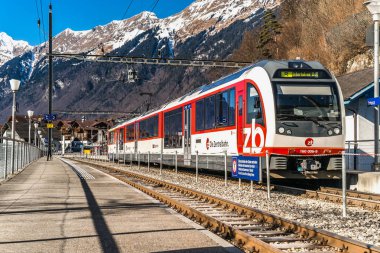Redaksiyon: 16 Şubat 2017: Brienz, İsviçre. Demiryolu stat