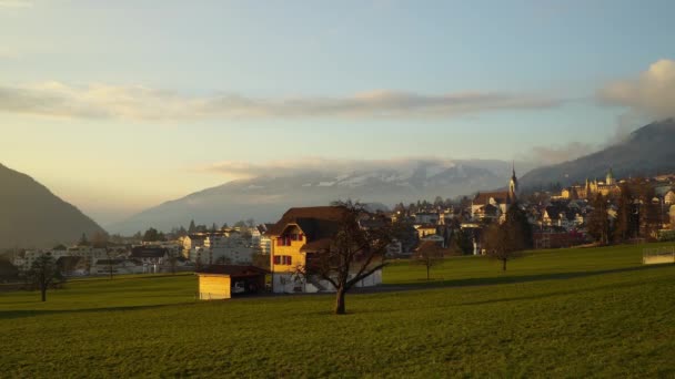 Pôr do sol colorido em Schwyz, Suíça. Qualidade Timelapse 4k . — Vídeo de Stock