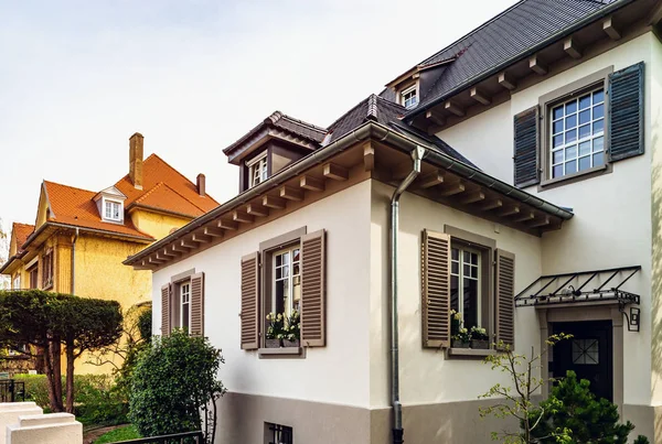 Classic french house in residential district of Strasbourg, blos — Stock Photo, Image