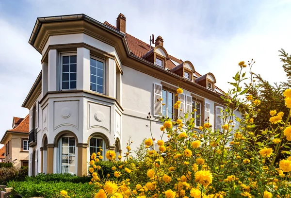 经典法国斯特拉斯堡居住区，blos 的房子 — 图库照片