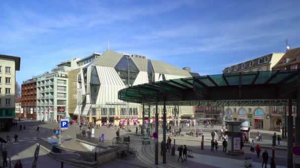 Editorial : 11 mars 2017 : Strasbourg, France. Station de tram centrale dans la grande ville. Temps écoulé . — Video