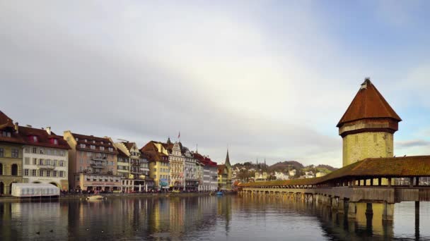 Editorial: 26 Februari 2017: Luzern, Swiss. Sunset Cityscape dari pusat sejarah. 4k resolusi tinggi . — Stok Video