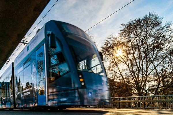 Ledare: 25 februari 2017: Bern, Schweiz. Spårvagn i ce — Stockfoto