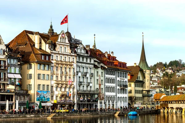 Ledare: 26 februari 2017: Luzern, Schweiz. Stadsbilden vi — Stockfoto