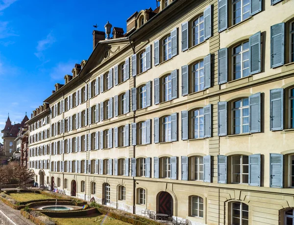 Architettura classica della città della Svizzera street view — Foto Stock