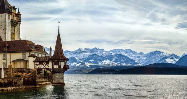 Güzel Ortaçağ Kalesi Thun Gölü, Alpler, Olimpiyat Oberhofen — Stok fotoğraf