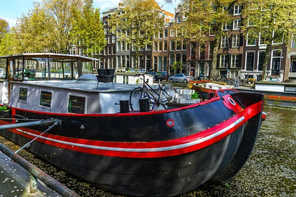 Redaksiyon: 7 Mayıs 2017: Amsterdam, Hollanda: Bahar güneşli bir günde — Stok fotoğraf