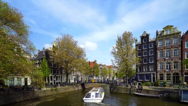 Redactioneel: 7e mei 2017, Amsterdam, Nederland. Lente stadsgezicht weergave. — Stockvideo