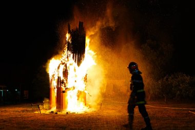 Saint Jean Festivali Fransız köyü. Hors yanan heykeli
