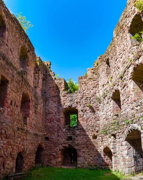 Majestatyczne ruiny średniowiecznego zamku Birkenfels, Alzacja, Francja — Zdjęcie stockowe