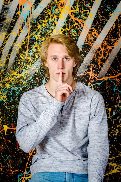 Young attractive guy posing in studio — Stock Photo, Image