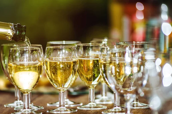 Filling glasses by champagne, outdoor party — Stock Photo, Image