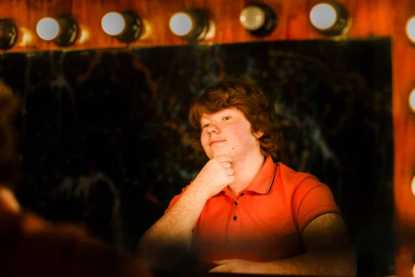 Red-haired boy posing in front of mirror — Stock Photo, Image