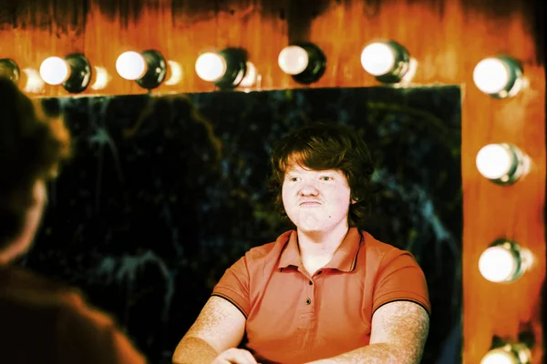 Red-haired boy posing in front of mirror — Stock Photo, Image