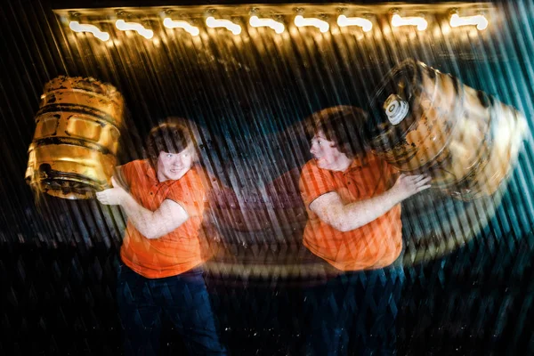 Rothaariger sommersprossiger Junge posiert im Studio mit doppelter Belichtung — Stockfoto