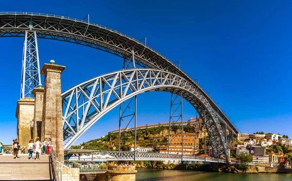 Redactioneel: 6e juni 2017: Porto, Portugal. Mooie stalen bridg — Stockfoto