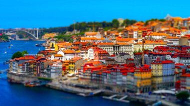 Renkli minyatür tilt-shift görüntülemek eski şehir merkezi, Porto, Po