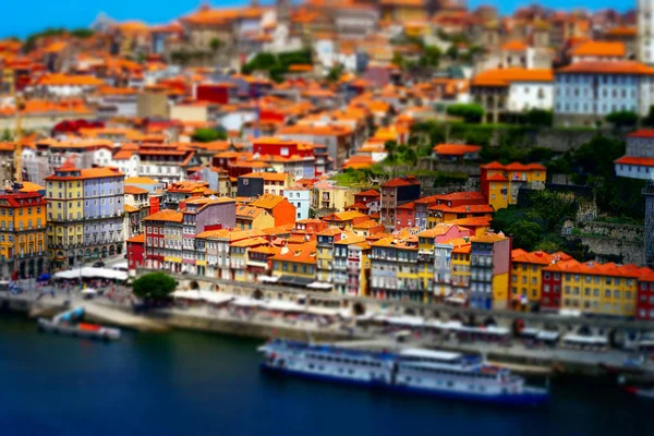 Barevné miniaturní pásové zobrazit staré městské centrum, Porto, Po — Stock fotografie