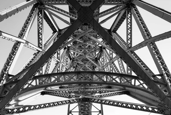 Vackra stål bron av St. Luis i Porto — Stockfoto