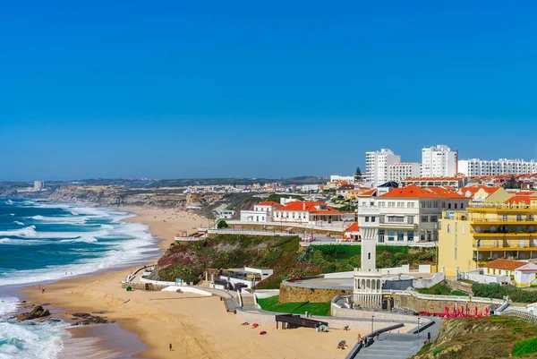 Arena amarilla vívida y rocas en la costa, Portugal —  Fotos de Stock