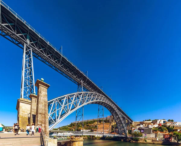 Porto, Portugal. Ponte de aço bonita de St. Luis panorâmica vi — Fotografia de Stock