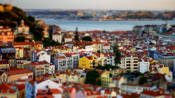 Bela paisagem colorida do pôr do sol vista aérea de Lisboa, minia — Fotografia de Stock