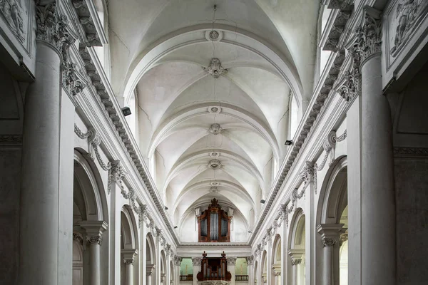 Bela vista interior da igreja da abadia em Floreffe — Fotografia de Stock