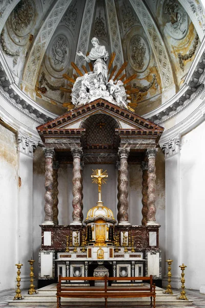 Внутренний вид аббатской церкви во Флорефе — стоковое фото