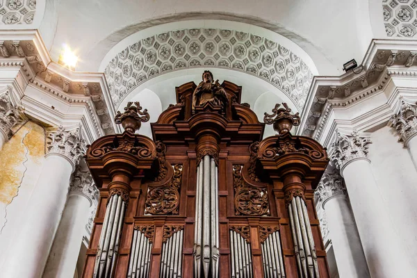 Όμορφη εσωτερική άποψη της εκκλησίας αβαείων στην Floreffe — Φωτογραφία Αρχείου