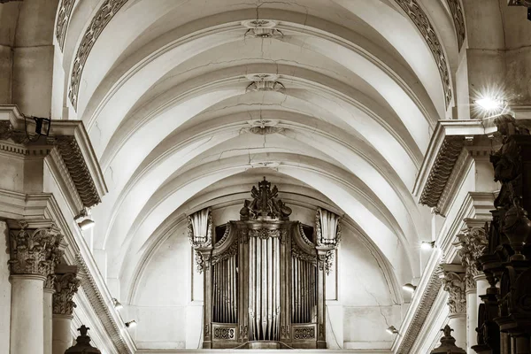 Hermosa vista interior de la iglesia abadía en Floreffe — Foto de Stock
