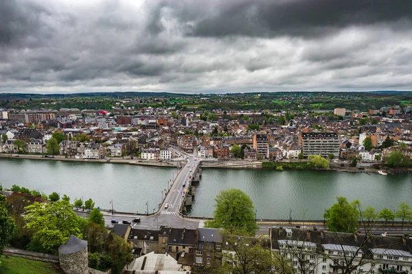 Tilt-shift vista aérea panorâmica de Namur, dia de primavera — Fotografia de Stock