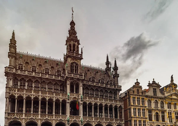 Arquitectura de Bruselas, edificios históricos y calles — Foto de Stock