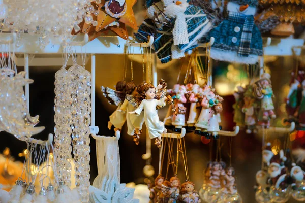 Traditionell julmarknad med handgjorda souvenirer, Strasbourg — Stockfoto