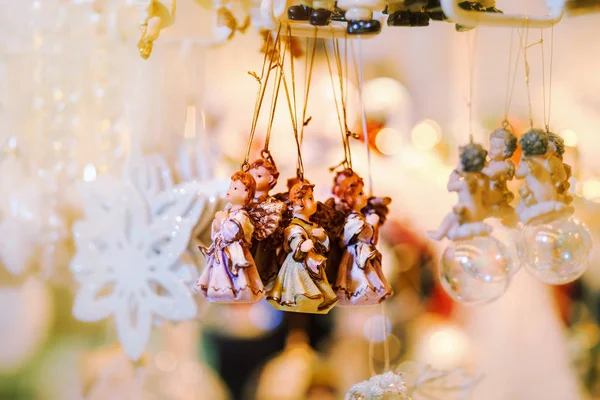 Traditionele kerstmarkt met handgemaakte souvenirs, Straatsburg — Stockfoto