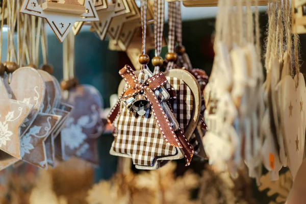 Traditionele kerstmarkt met handgemaakte souvenirs, Straatsburg — Stockfoto