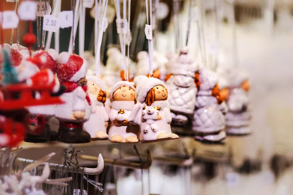 Традиционный рождественский рынок с сувенирами ручной работы, Страсбург — стоковое фото