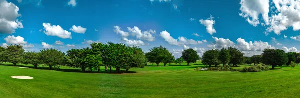 Πράσινο γκολφ πεδία παραθαλάσσια στην Βρεταννία, Γαλλία — Φωτογραφία Αρχείου