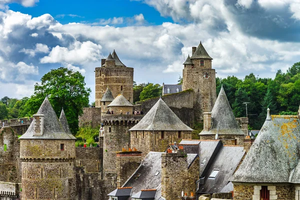 Fougeres kasteel in Bretagne, Frankrijk, zonnige dag — Stockfoto