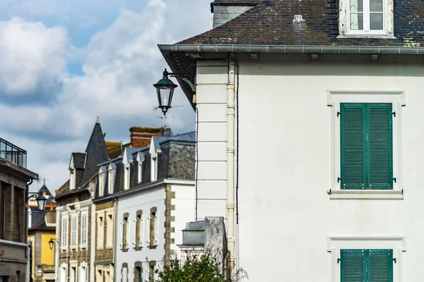 Ulice staré francouzské město v Bretani — Stock fotografie