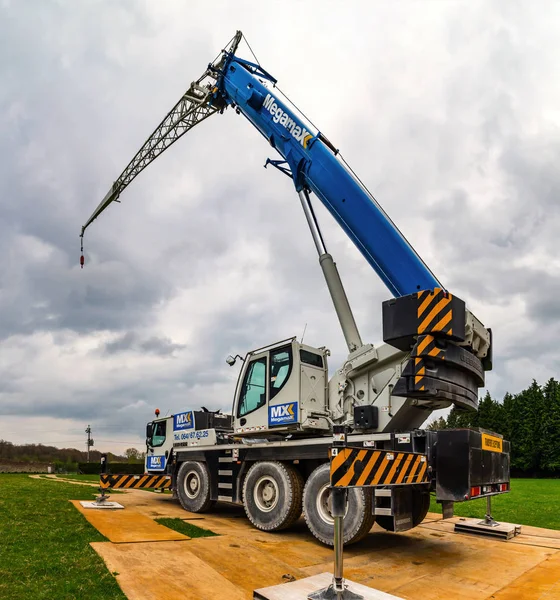 Editorial: 15th April 2017: Namur, Belgium. Big crane high resol — Stock Photo, Image