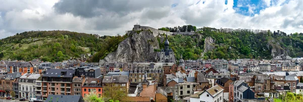 Editorial: 18 de abril de 2017: Dinant, Belgium. Panela de alta resolução — Fotografia de Stock