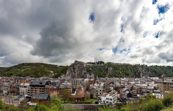 Od redakcji: 18 kwietnia 2017: Dinant, Belgia. Pan o wysokiej rozdzielczości — Zdjęcie stockowe