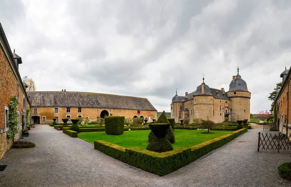 Lavaux-Sainte-Anne Castle panorámás, Belgium. — Stock Fotó