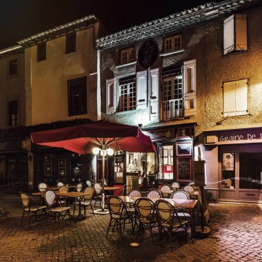 Redaksiyon: 24 Ekim 2017: Carcassonne, Fransa. Gece sokak 