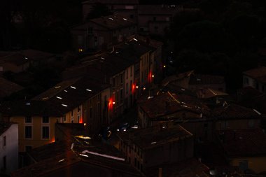 Gece Carcassonne hava cadde görünümü, fener hattı
