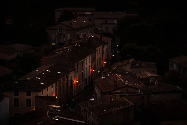 Nacht-Carcassonne straat luchtfoto, lijn van lantaarn — Stockfoto