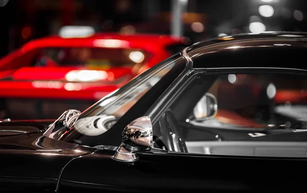 Ретро стиль, старый черный спортивный автомобиль — стоковое фото